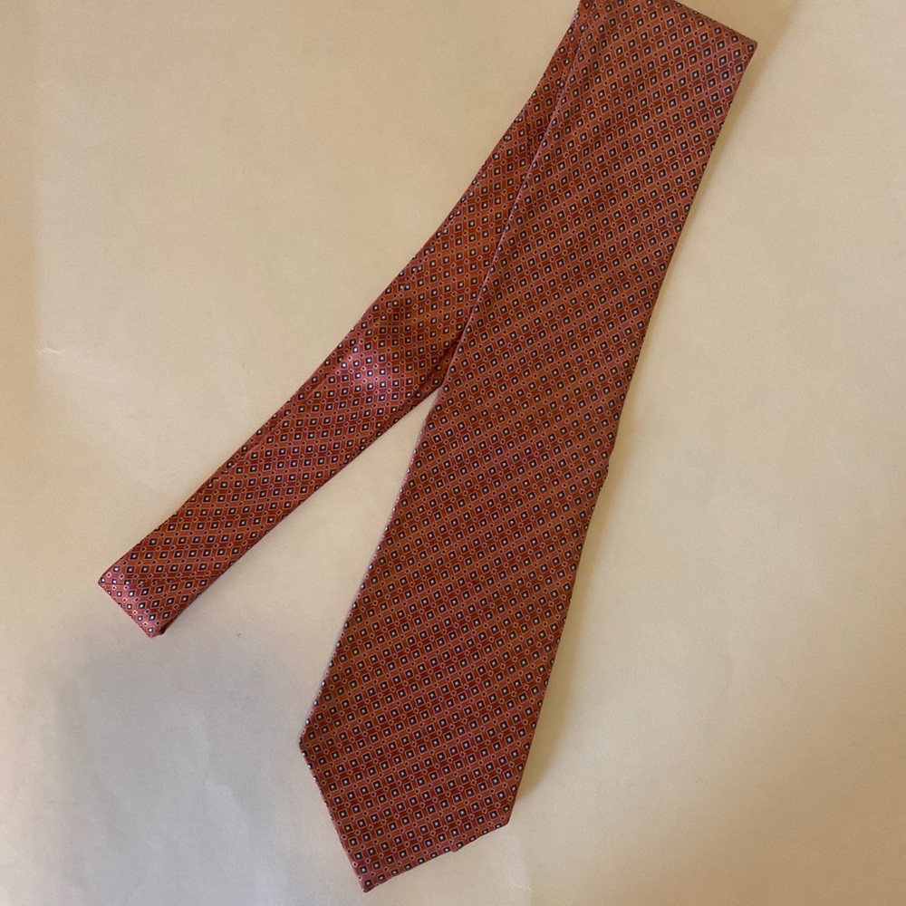 GEOFFREY BEENE Coral Print Mens 100% Silk Neck Tie $45 EUC